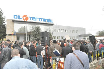 Angajaţii de la Oil Terminal, acţiuni de protest în Capitală: 2015 le va aduce concedieri
